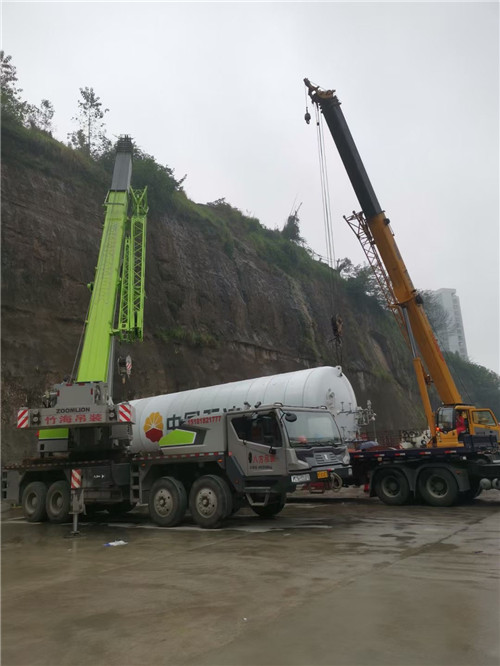 临漳县“不怕风雨冻”—— 吊车的 “恶劣环境适应” 技术