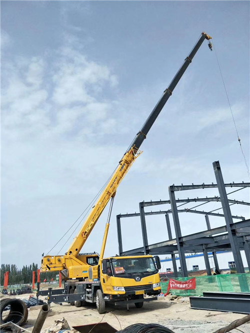 临漳县超高层建筑钢结构吊装案例